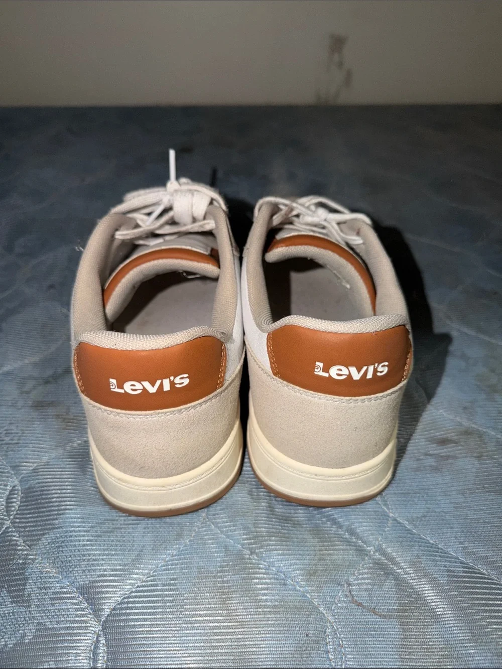 Levis levi low